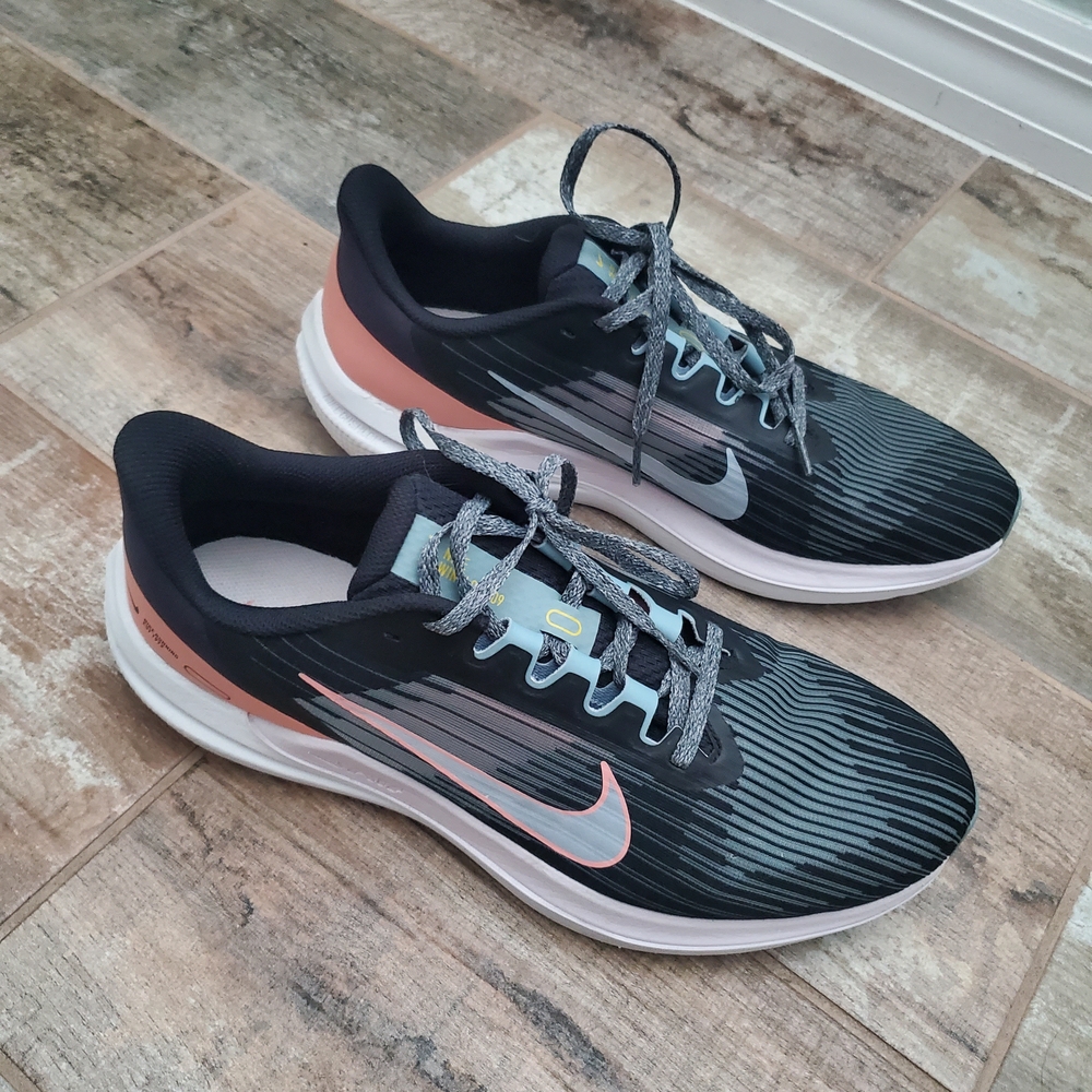 Nike Women's Black and Coral Athletic Shoes